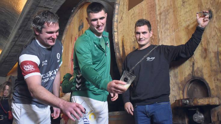 «Aukeratzekotan, kantxan sentitzen naiz erosoago, baina oso gustura ibiltzen naiz kupel artean ere!»