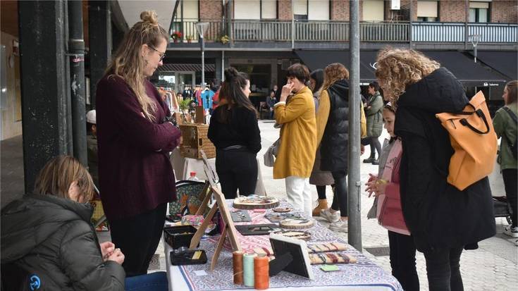 Gazte Asanbladak seigarrenez antolatu du sortzaileen azoka