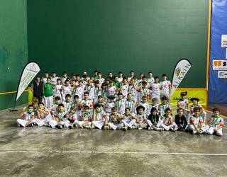 Txapelketetan esperientzia pilatzen jarraitzen dute Hernaniko pelotariek