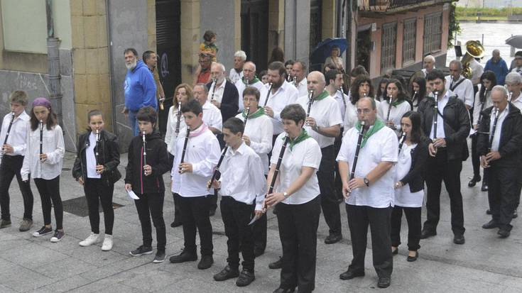 «Guztiok kalera, San Joan eguna ospatzera!»