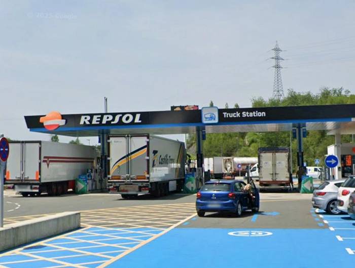 Autobideko zerbitzuguneek karga elektrikoko harguneak izango dituzte