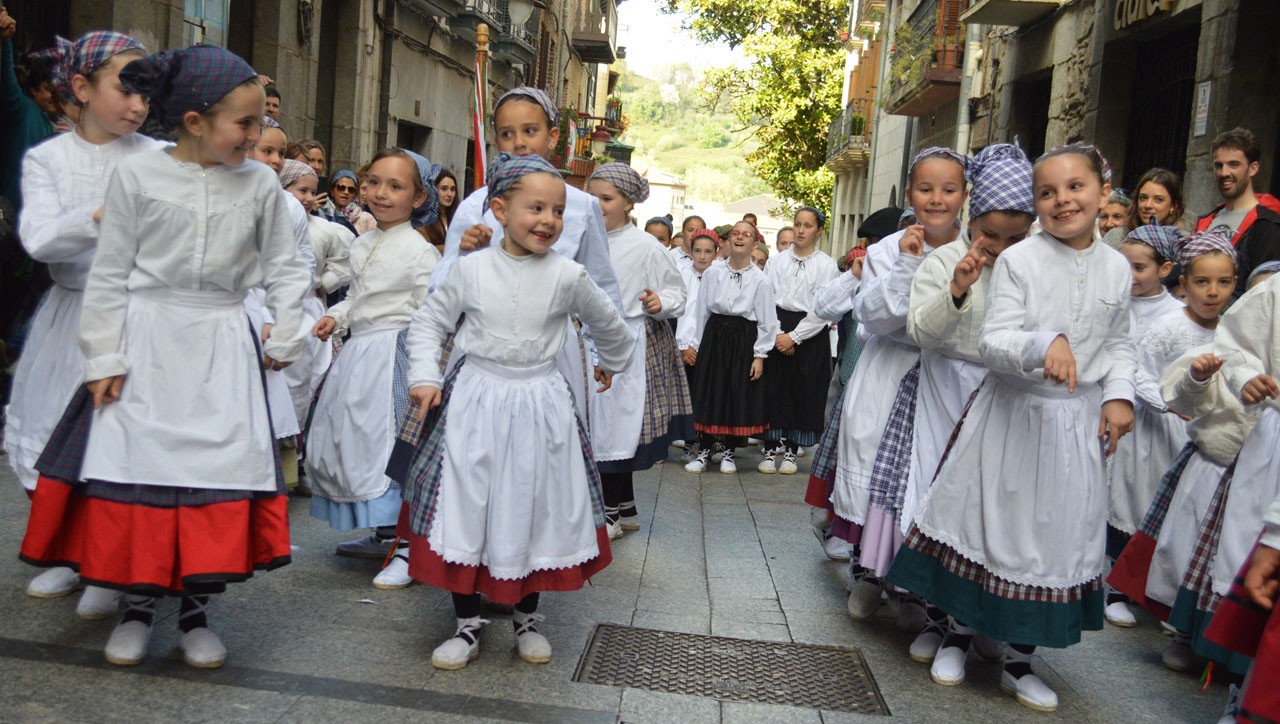 Dantzari festa, bihartik