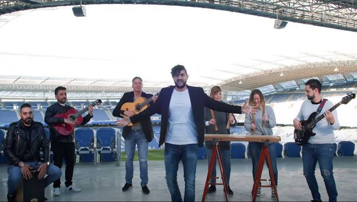 Realeko autobusa Astigarragara eta Hernanira, bandera trukaketa egitera