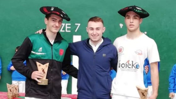 Txapel bat eta bost final jokatzeko txartelak  bailarako pelotariek, asteburu gazi-gozoan