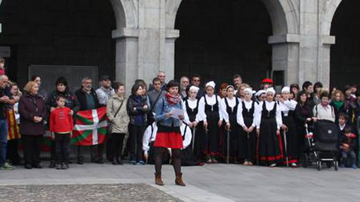 «Espainiako bandera zigor mehatxupean  ezarritako sinboloa da gure erakundean»