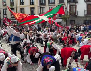 Dantzari Astearen ekitaldi nagusia, Hernaniko Plazan