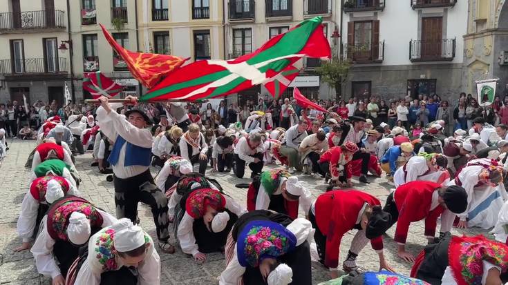 Dantzari Astearen ekitaldi nagusia, Hernaniko Plazan