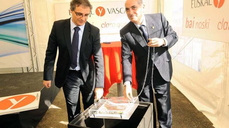 Lehenengo harria jarri dute 
Hernani-Astigarraga tramoan