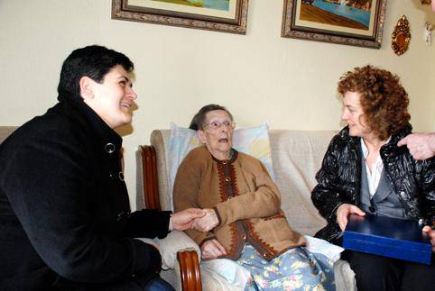 Encarnacion Rodriguezek 100 urte bete zituen atzo, ilusio haundiarekin