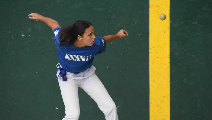 Pelota jaialdi ederra Txomiñenen, 'Emakumeak eta kirola' egitasmoan
