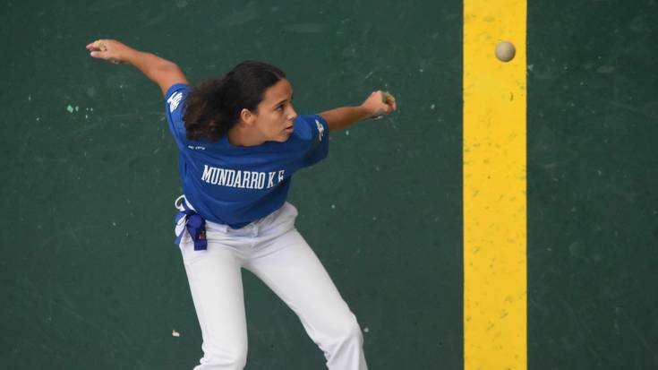 Pelota jaialdi ederra izan zen Txomiñenen, 'Emakumeak eta kirola' egitasmoan