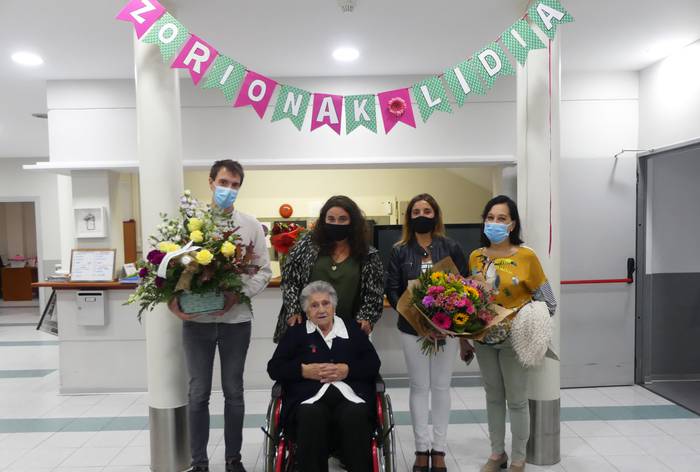 100 urte bete zituen igandean,  Lidia Alonso Paradelo hernaniarrak