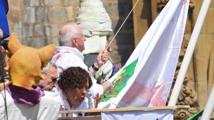 Mendiriz Mendik eta Langile Ikastolak bandera igoko eta jaitsiko dute aurtengo San Joanetan