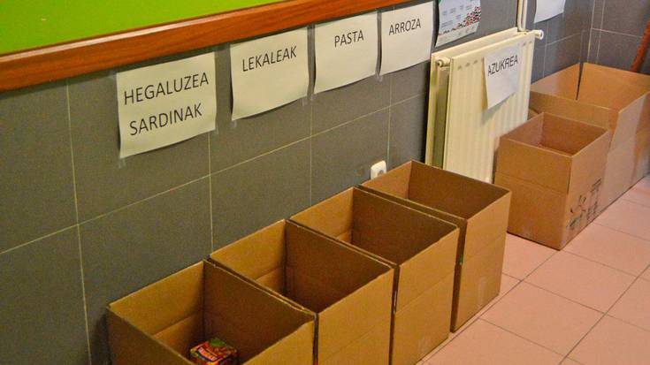 Sahararako janari bilketa martxan ikastolan, ostiralera bitarte