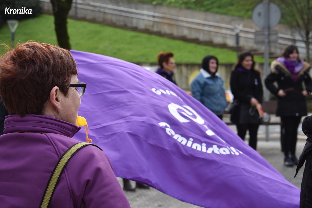 Babesa eta eskerrak, erasoa jasotako emakumeei