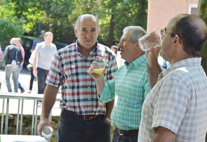 Mus txapelketa, bertsolariak eta herri bazkaria, aperitibo