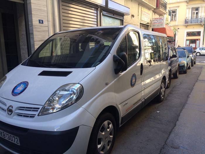 Furgoneta berria, jendearen laguntzari esker
