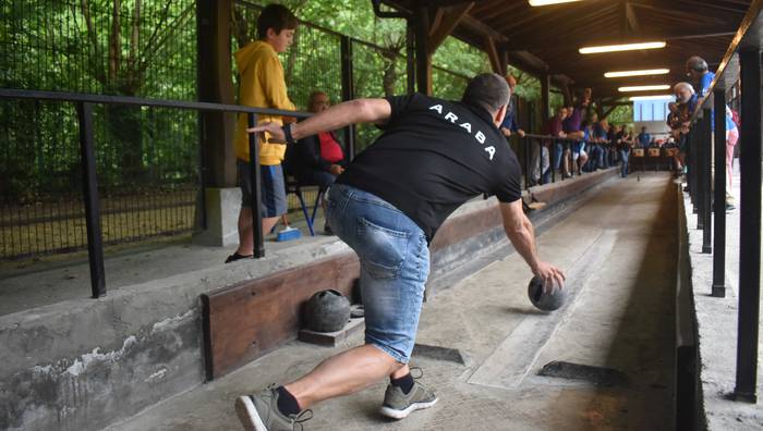 Txapelak Segurara eta Gabiriara, bailarako bolariak ederki aritu arren