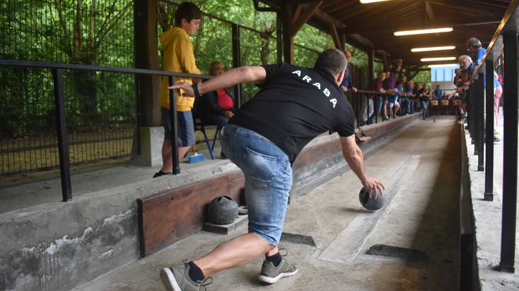 Txapelak Segurara eta Gabiriara, bailarako bolariak ederki aritu arren