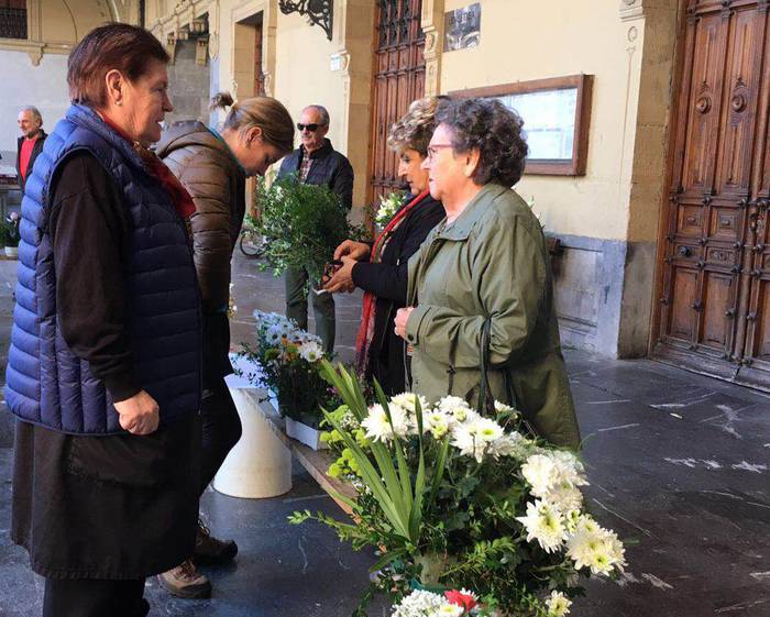Hildako senitarteko eta lagunak gogoan, gaur
