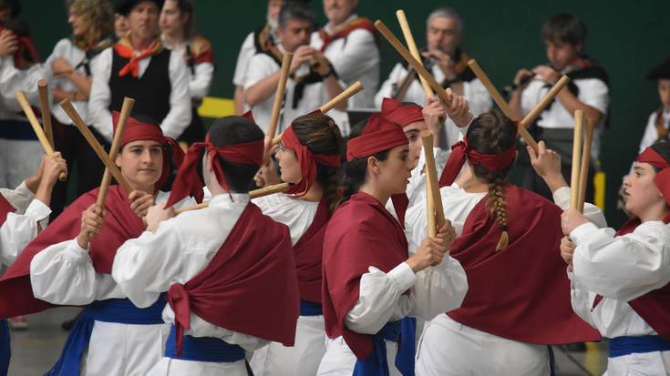 Zezen suzkoak emango die amaierako traka gaur gauean, Astigarragako Santio jaiei