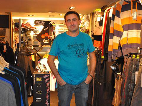 «Kalitatezko eta modako produktuak, 
prezio onean erosteko aukera dago azokan»