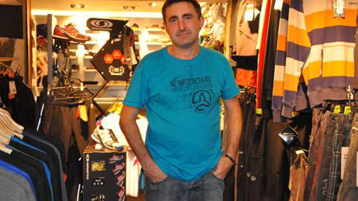 «Kalitatezko eta modako produktuak, 
prezio onean erosteko aukera dago azokan»