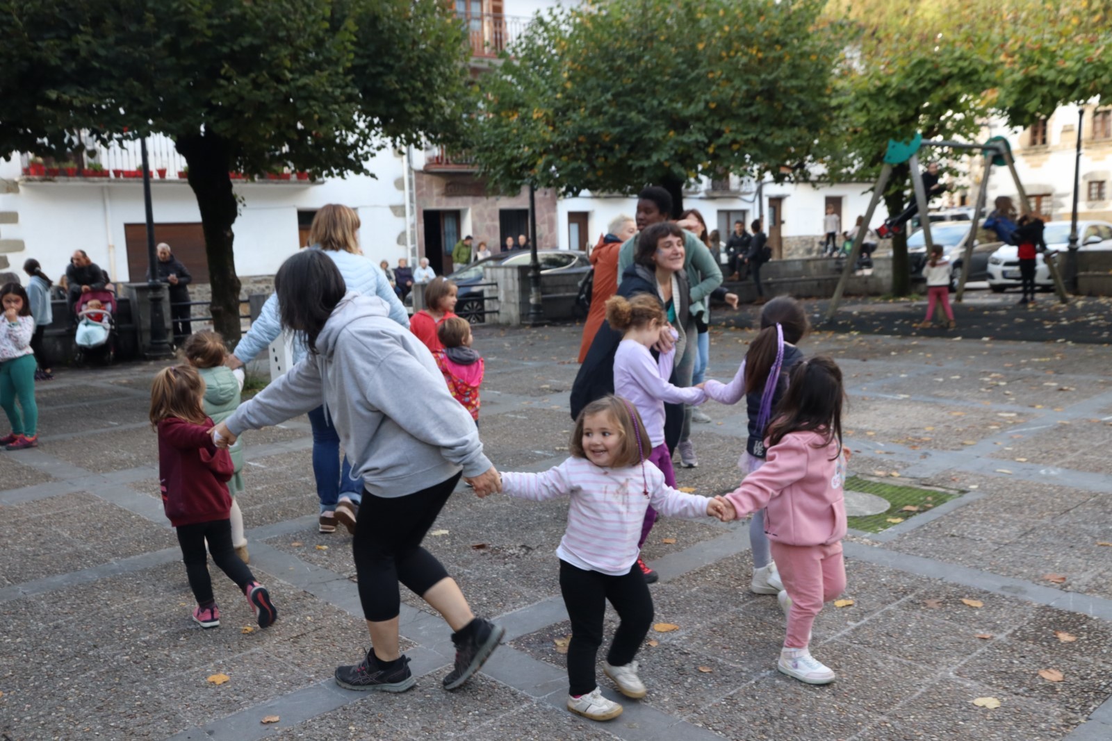 Haur, Guraso eta Eskolen topaketa egin zuten Goizuetan