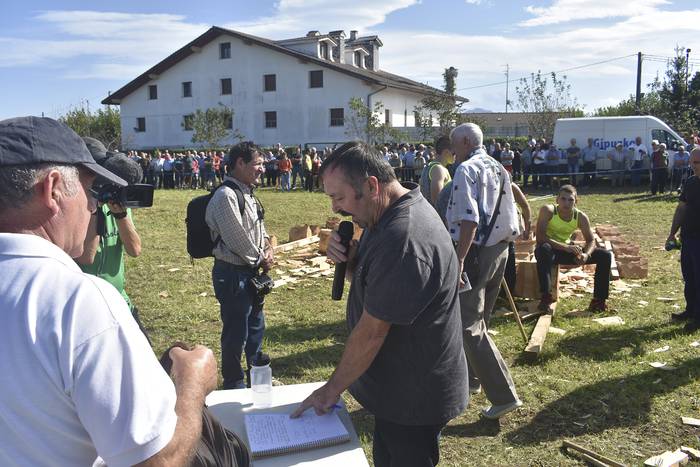 Jauregi jatetxea prest apustuak jasotzeko