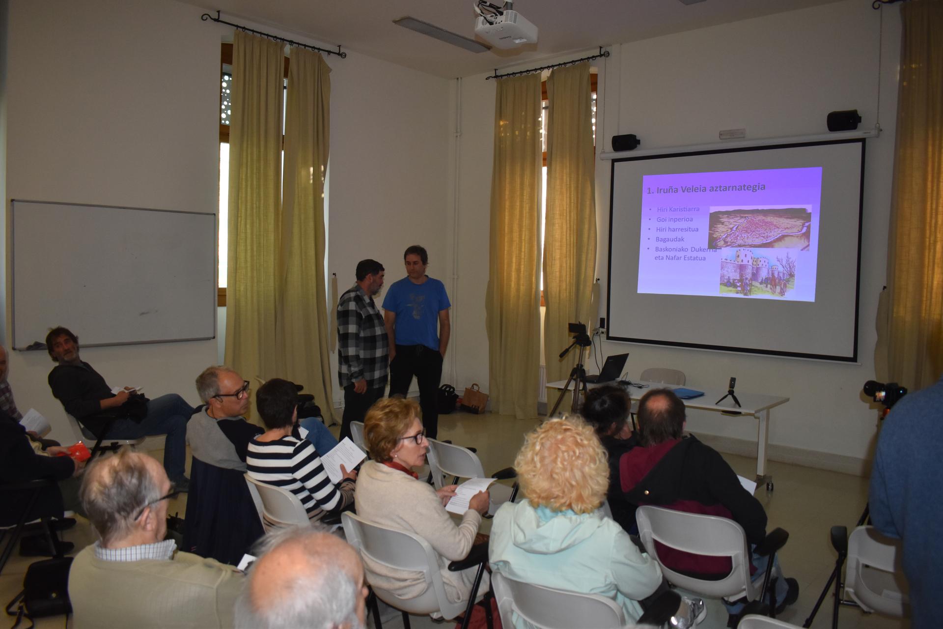 Bi hitzaldi eta txango kulturala antolatuko ditu udazkenean Hernani Errotzenek