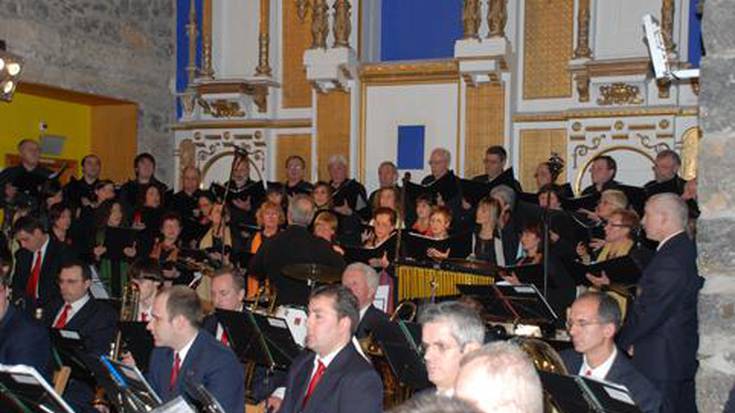 Ozenki abesbatzak eta Musika Bandak 
Milagrosa bete zuten