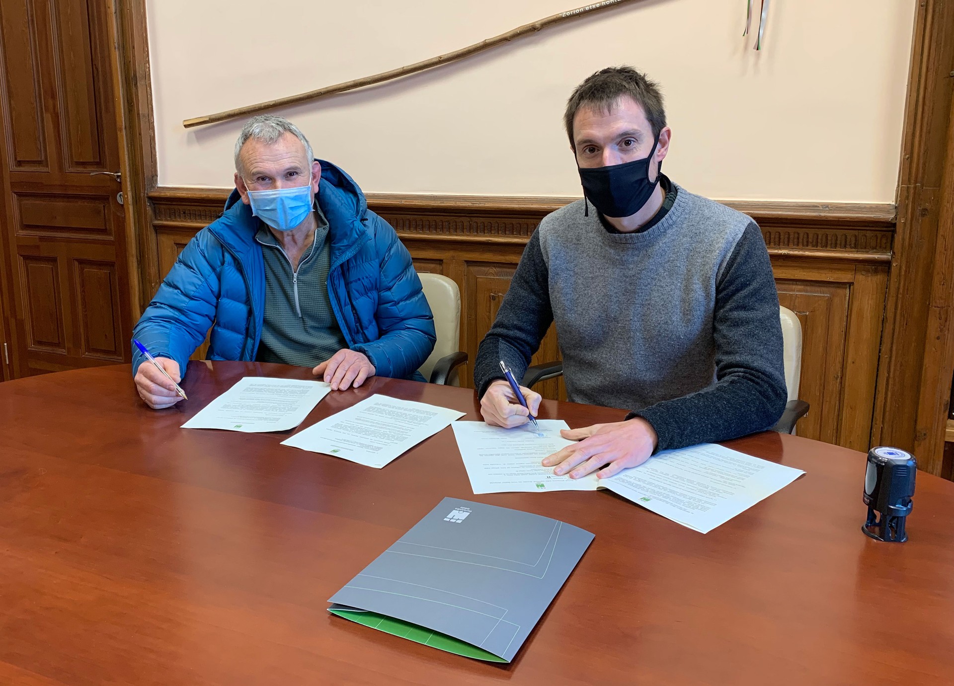 Henaserekin hitzarmena Udalak, herriko nekazaritza sustatzeko