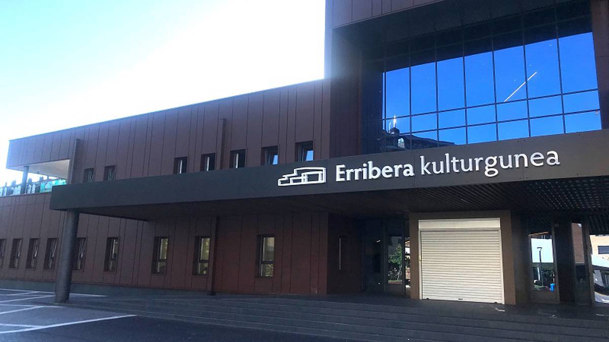 Bi zinema saio izango dira gaur Erriberako aretoan