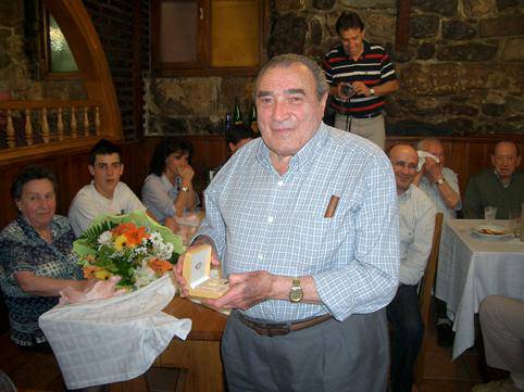 Agustin Urretabizkaiak Txantxagorriko 
urrezko domina 
jaso du.
