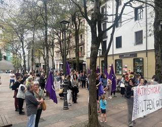 «Barakaldoko erailketa matxista» salatzeko kontzentrazioa gaur, Plaza Berrin