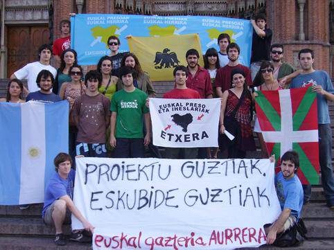 Euskal gazteriari mugagabeko babesa