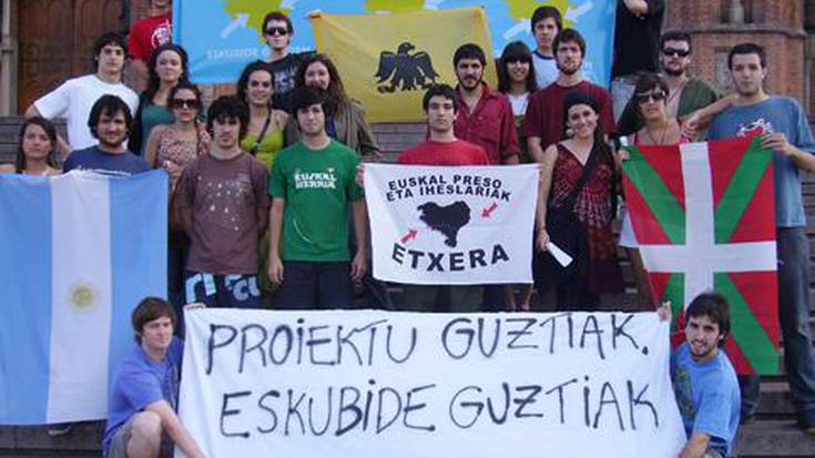 Euskal gazteriari mugagabeko babesa