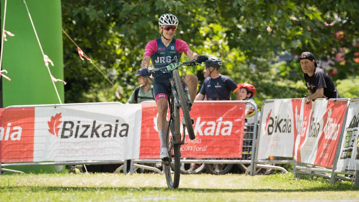 Barakaldon garaipena lortu du Eneko Olveirak, eta Green Series txapelketako lider jarri da