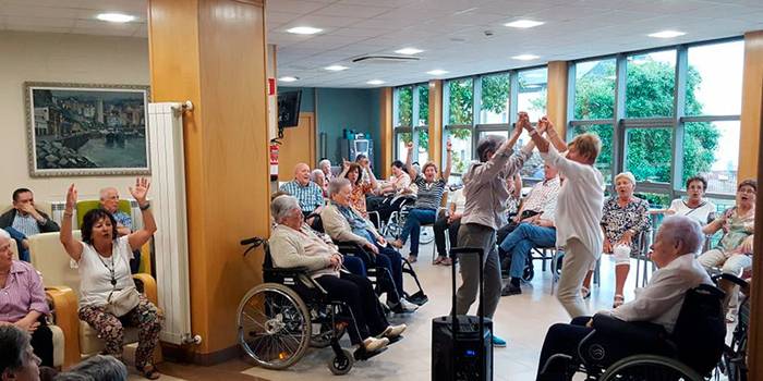 Hernanin boluntario sarea osatu nahi du Nagusilanek bakardadeari aurre egiteko