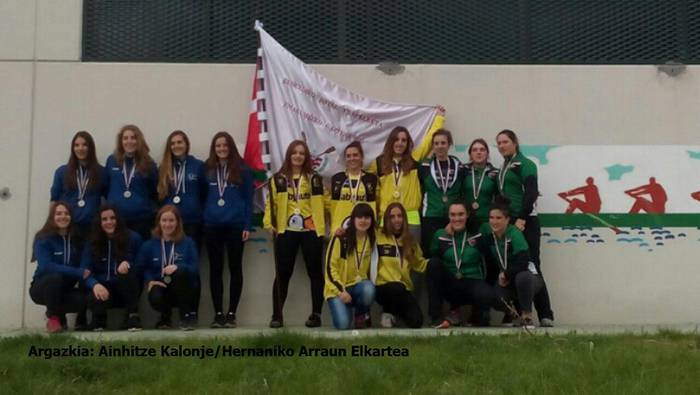 Hernaniarrak podiumean