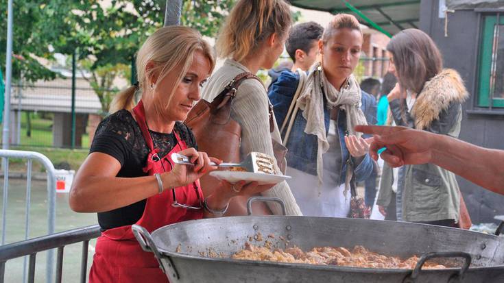 Txartelak salgai okindegietan, paella eder batez gozatzeko