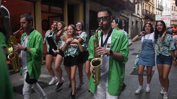 A ze martxa Kaxkoan goizetik, Santa Barbara txarangarekin!