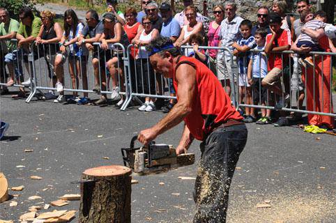 Beroa eta festa giroa eskutik helduta atzo, Santa Barbaran