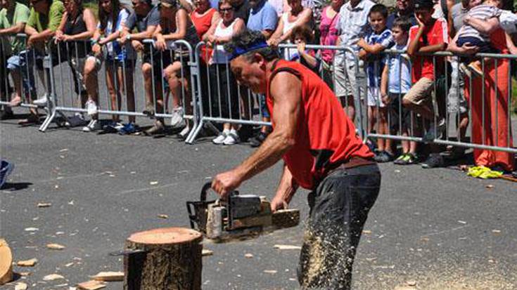 Beroa eta festa giroa eskutik helduta atzo, Santa Barbaran