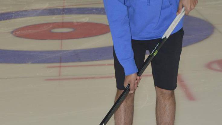 «Bost urterekin hasi nintzen izotz hockeian»