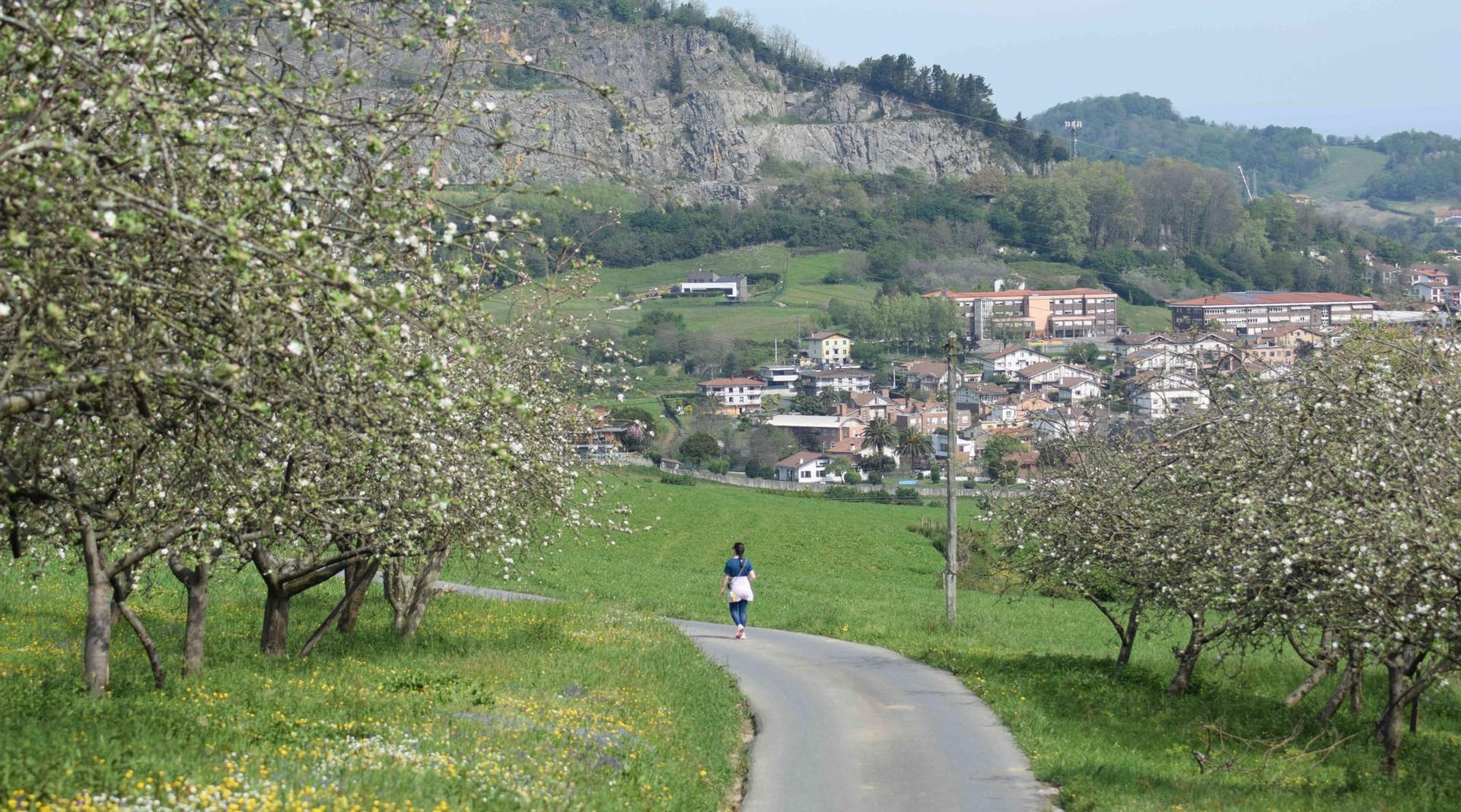 Azkeneko paseotxoa, Osiñaga bailarako zelai berde eta txoko berezietan barrena