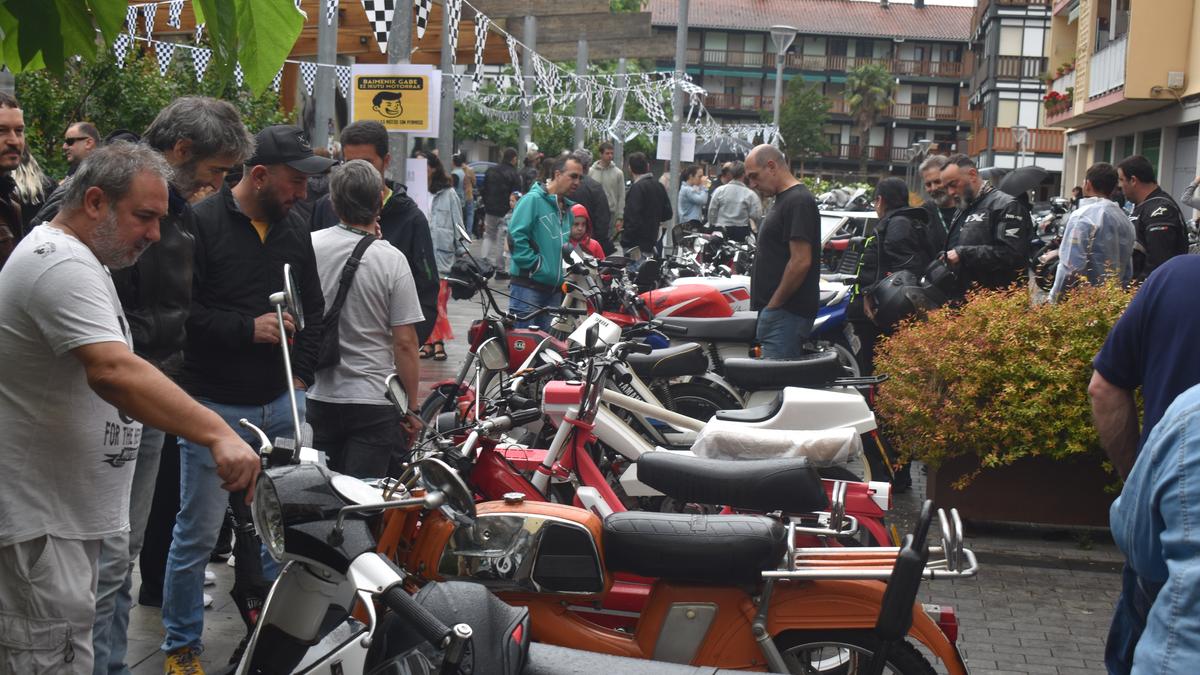 Moto klasikoen erakusketa izango da igandean, Emakumeon Plazan