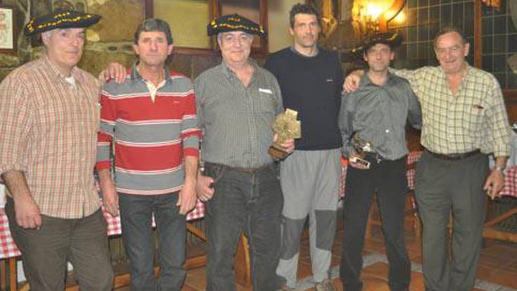 Alber eta Pedro, txapeldunak binaka, eta Pablo Ruiz banaka. 