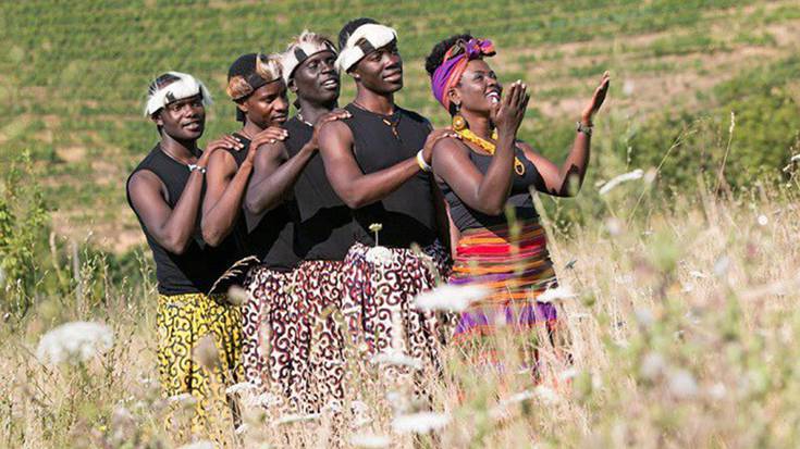 Ugandako umezurtzei lagunduz, ‘a cappella’