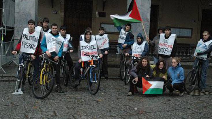 Gazte Asanblada Palestinarekin. 
